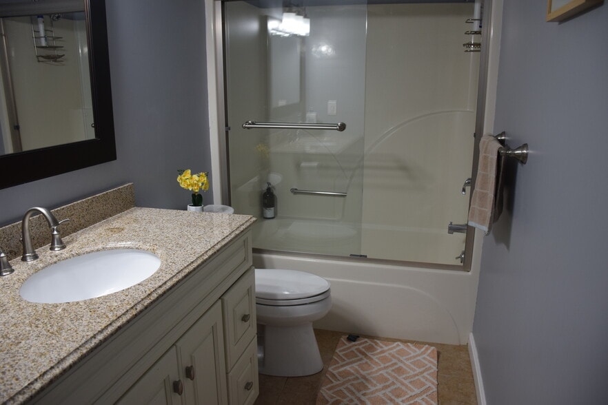 2nd Bath - 27 Georgetown Dr