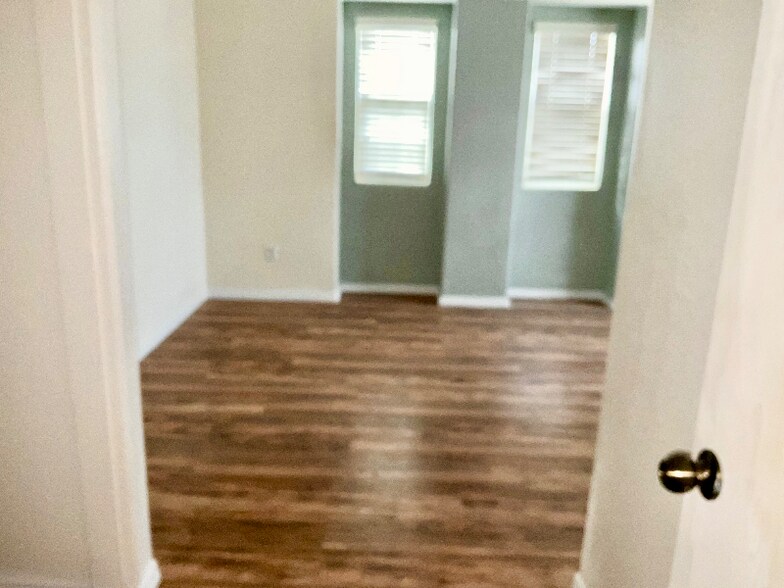 Building Photo - 13265 La Crescenta Ave