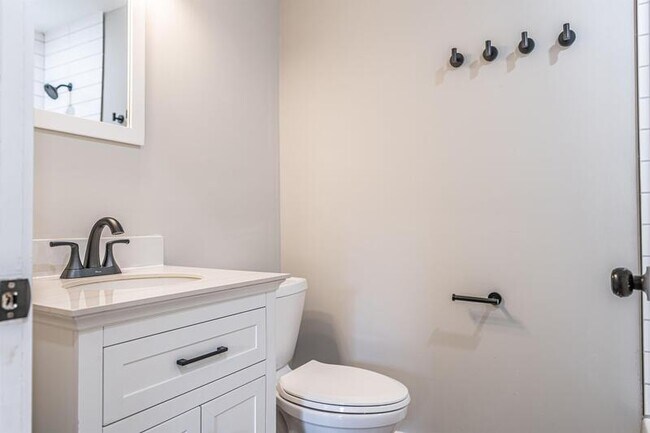 Building Photo - 440 W Maine Ave