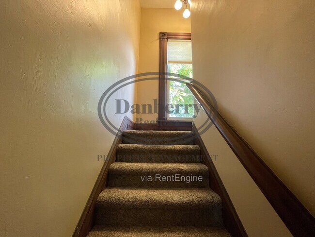 Building Photo - 109 S Main St