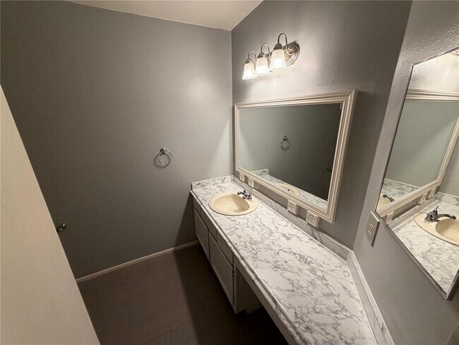 Building Photo - 5429 Lake Margaret Dr