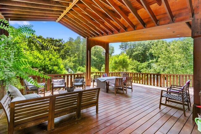 Building Photo - Private Architectural Estate Minutes from Westerly Beaches