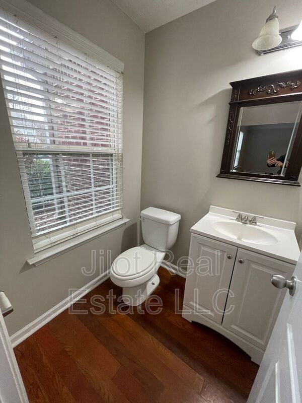 Building Photo - 700 Yukon Way