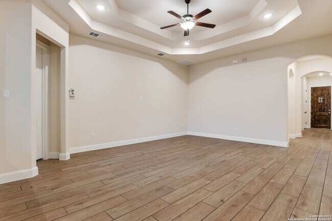 Building Photo - 514 Carriage House