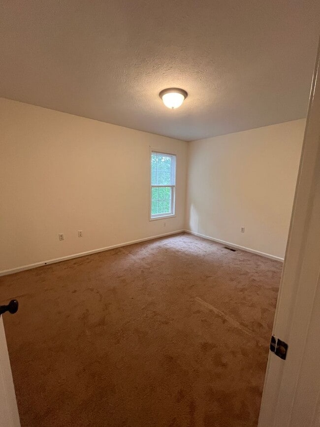 Building Photo - Beautiful townhouse in Evington! Close to ...