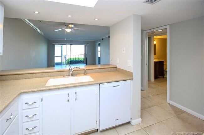 Building Photo - 4540 NE Sandpebble Trce