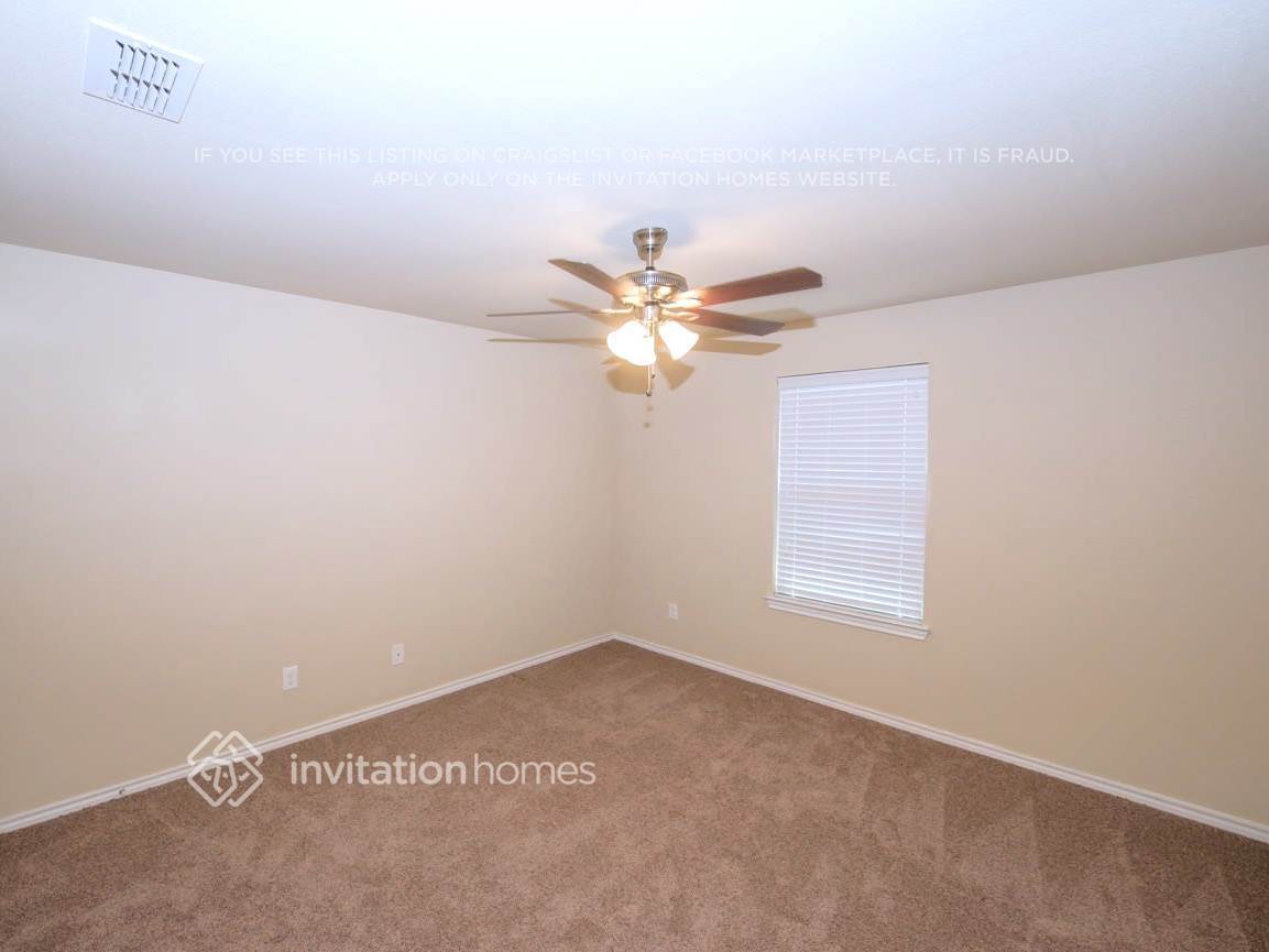 Building Photo - 5549 Thunder Bay Dr