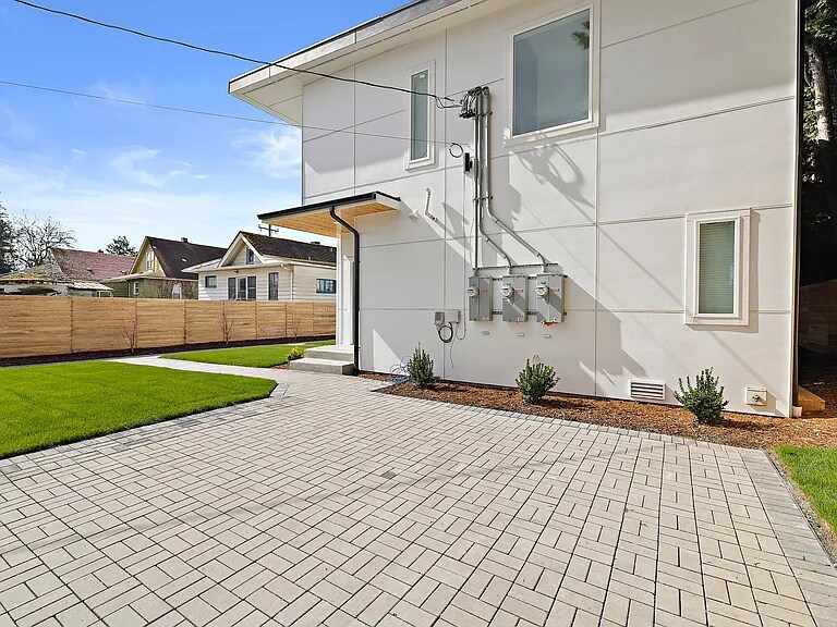 Building Photo - 6204 46th Ave S