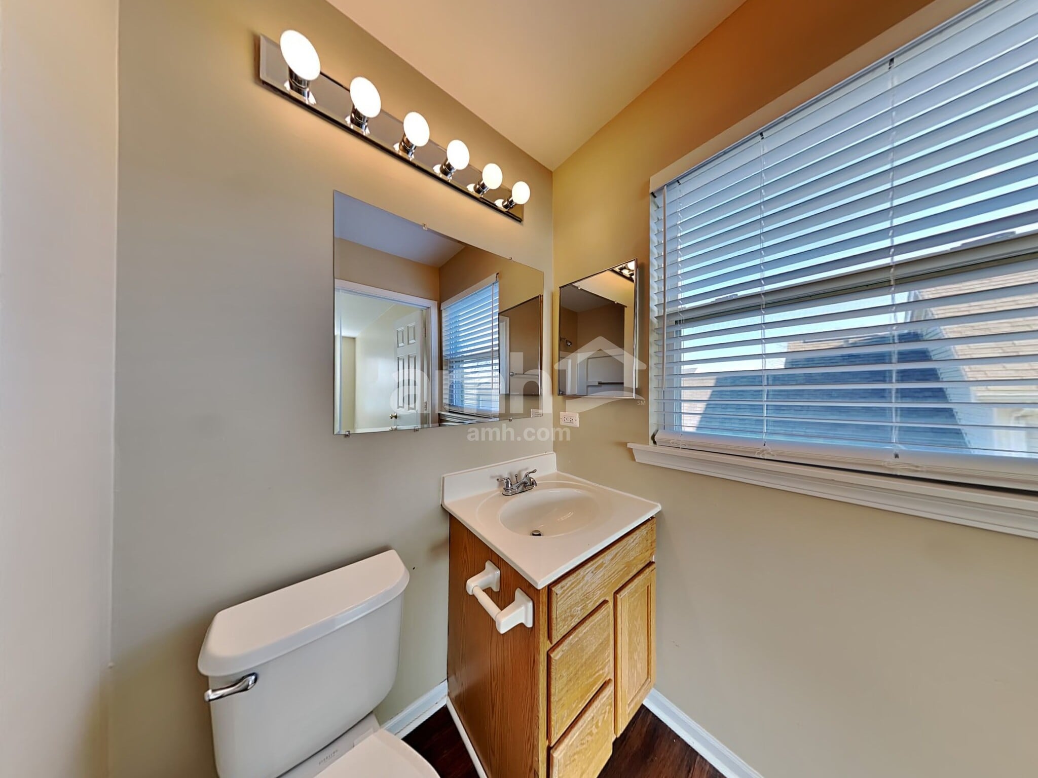 Building Photo - 2123 Red Oak Dr