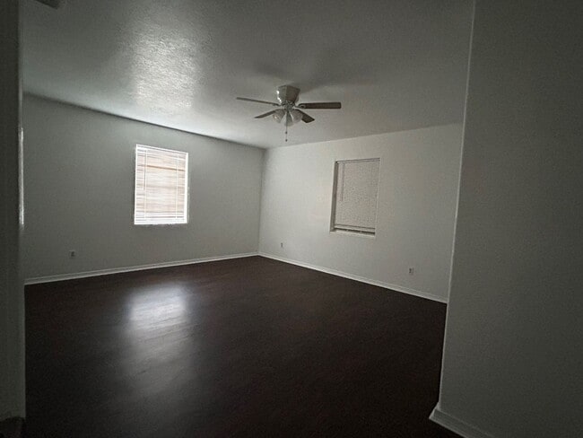 Building Photo - 2105 W Juniper St