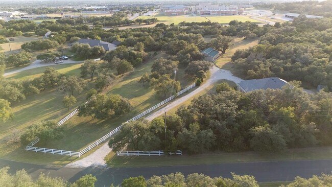 Building Photo - 704 Ridgmar Rd
