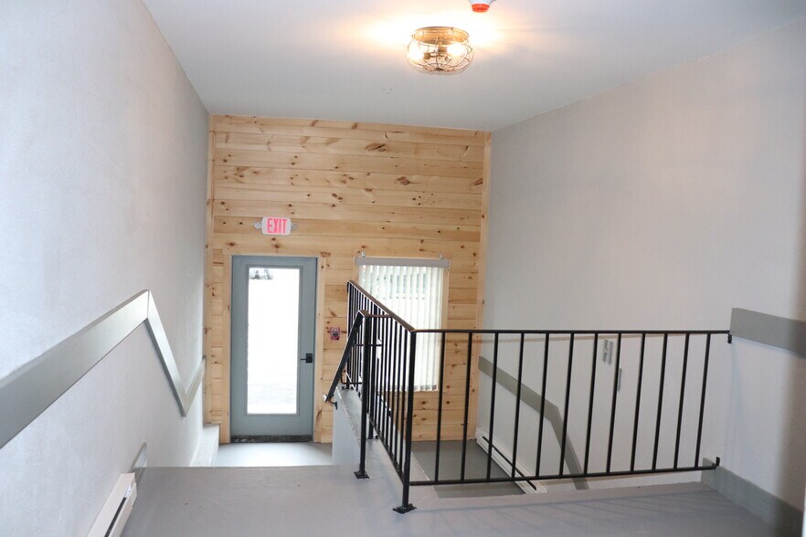 Common hallway - 20 Marblehead Ave