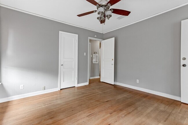 Building Photo - 1510 S Montreal Ave
