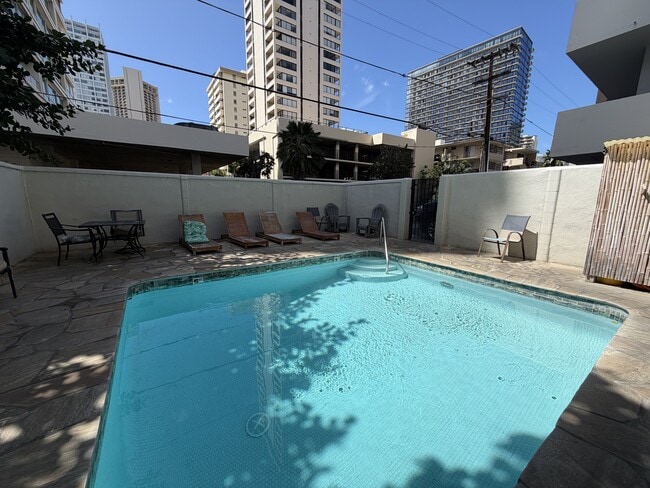 Building Photo - 2421 Ala Wai Blvd