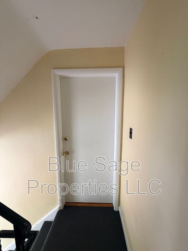 Building Photo - 4424 Bloomfield Ave