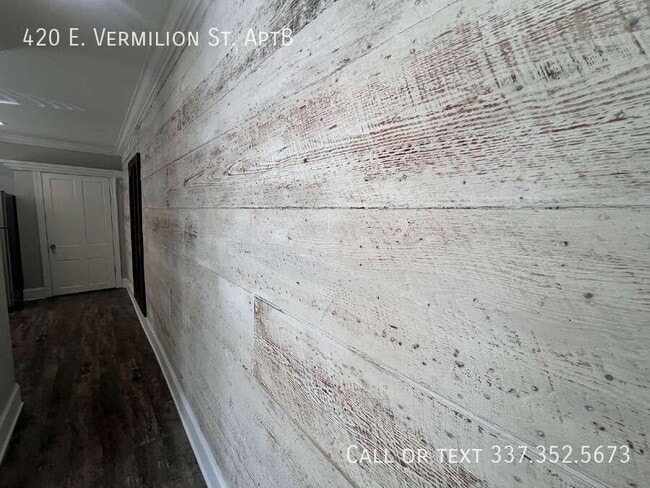 Building Photo - 420 E Vermilion St