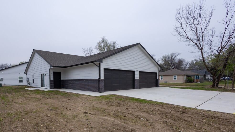 Building Photo - Duplexes on Custer and Murdock