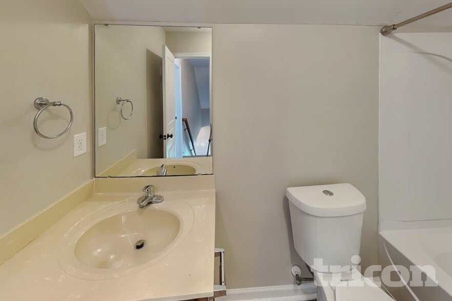 Building Photo - 557 McCarthy Dr