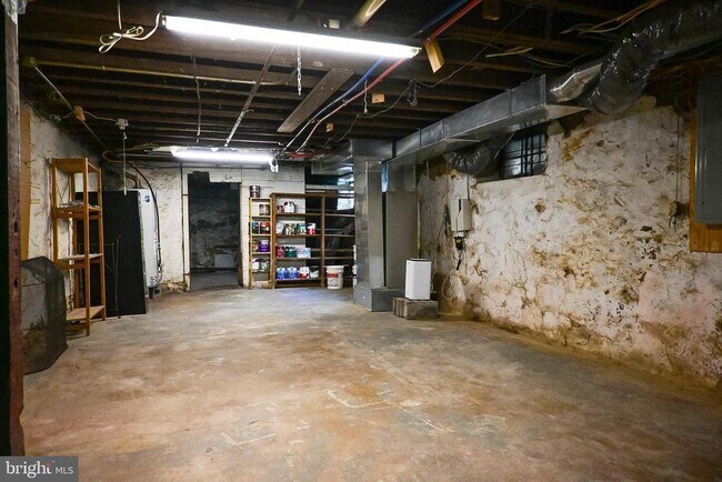 Building Photo - 6617 Quincy St