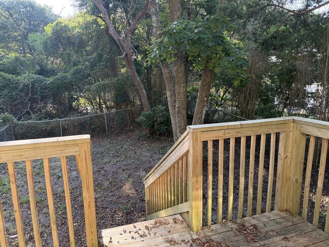 Building Photo - 300 Lee Dr