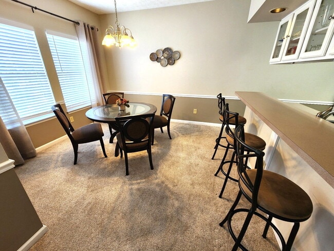 Building Photo - FULLY FURNISHED 2BR CONDO WITH MONTHLY LEASE TERMS