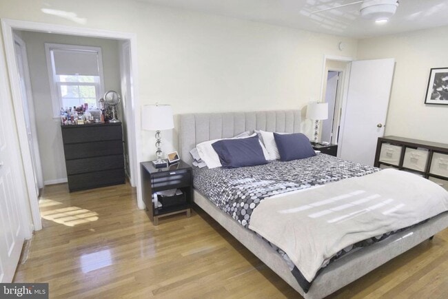 Building Photo - 10277 Gainsborough Rd