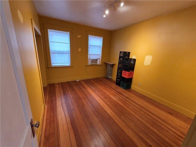 Building Photo - 370 Academy Ave