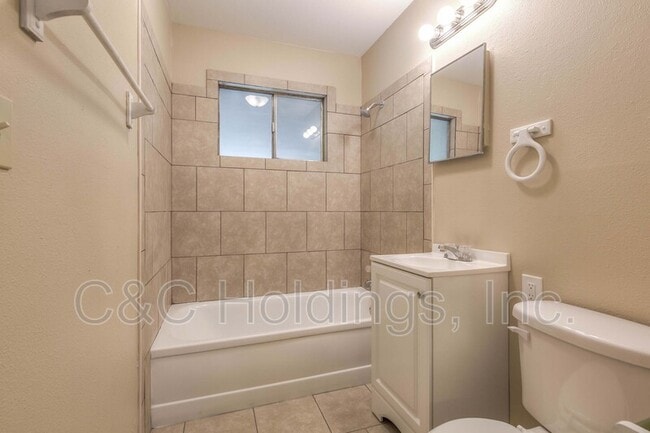 Building Photo - 212 201st E Ave