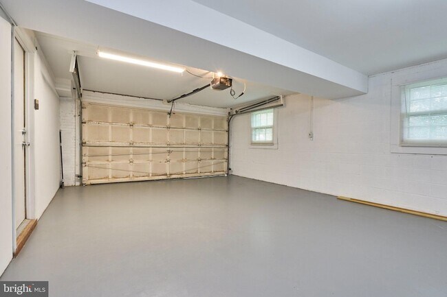 Building Photo - 2807 Schafflind Ct