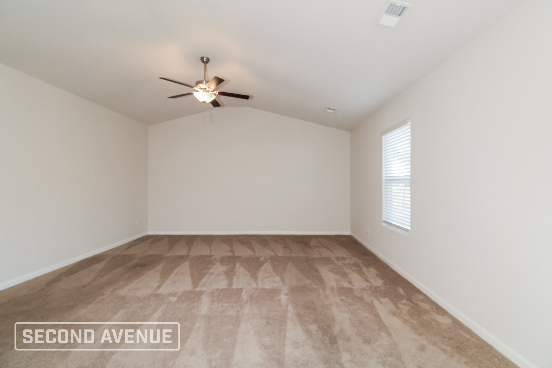 Building Photo - 411 Misty Knl Dr