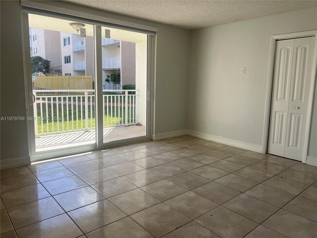 Building Photo - 6950 Miami Gardens Dr