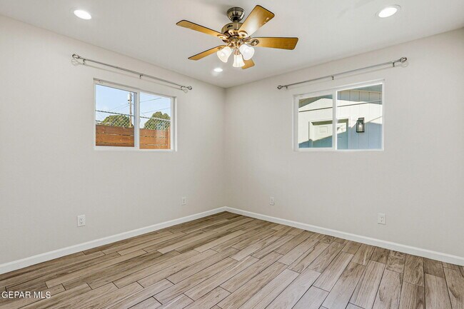 Building Photo - 5713 Creston Ave