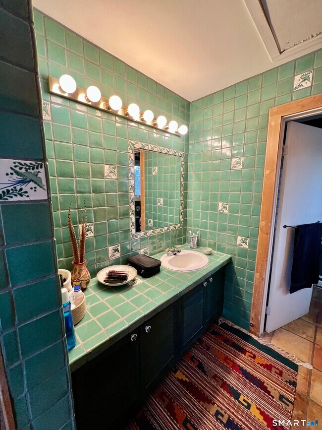 Building Photo - 290 Cliffside Dr