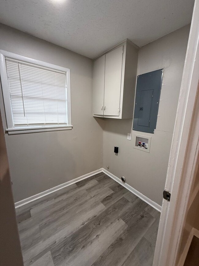 Building Photo - 451 S Thomas St