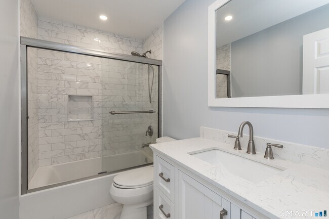 Building Photo - 13 Quincy Close