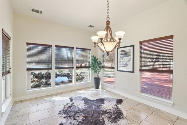 Building Photo - 294 Logan Ranch Rd