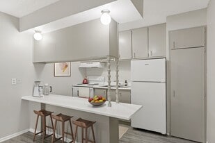 Building Photo - Alturas Eleventh