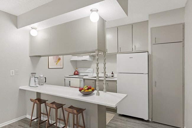 Building Photo - Alturas Eleventh