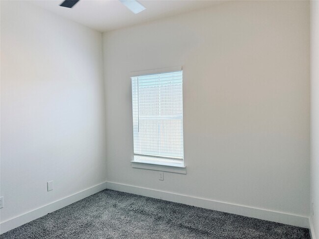 Building Photo - 16575 Oasis Glade Dr