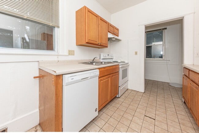 Building Photo - 808 E Ann St