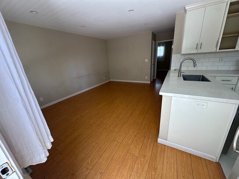 Building Photo - 994 Westlynn Way
