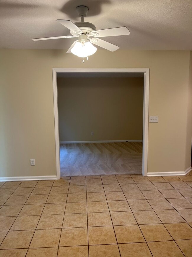 Building Photo - 494 Radcliff Dr