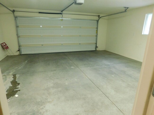 Building Photo - 3 Bed/2 Bath in Pearpark