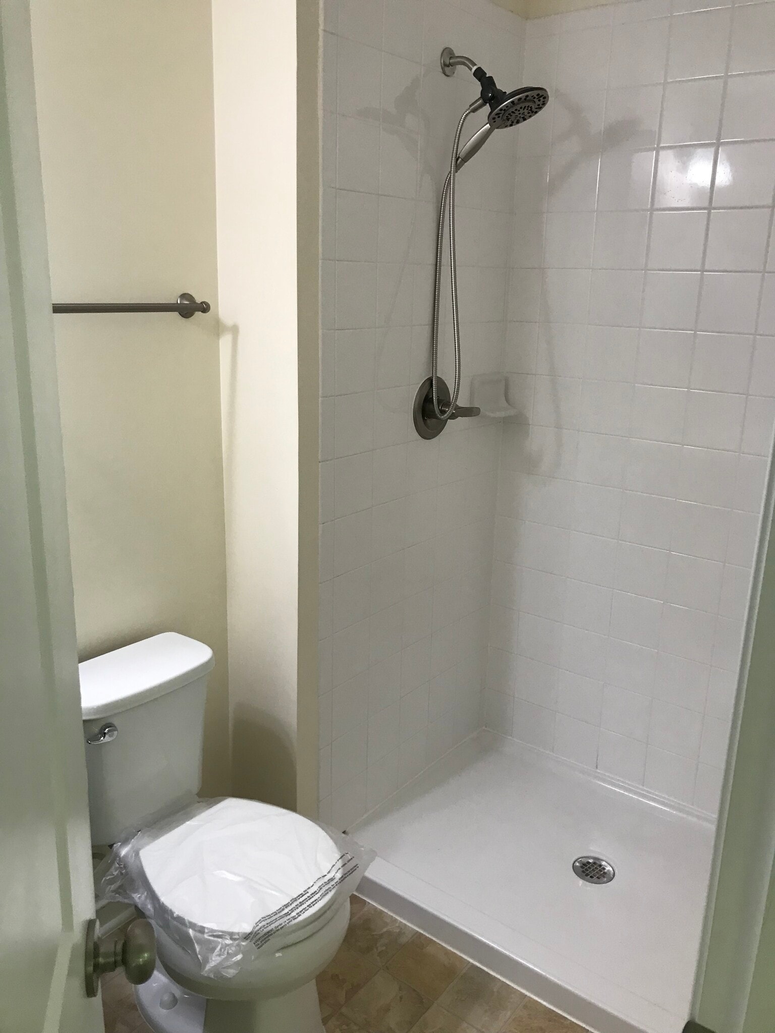 Master Bedroom Bathroom - 1505 Stonewall Manor Dr