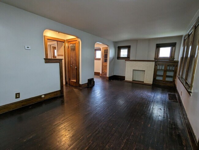 Building Photo - Large, spacious home for rent!