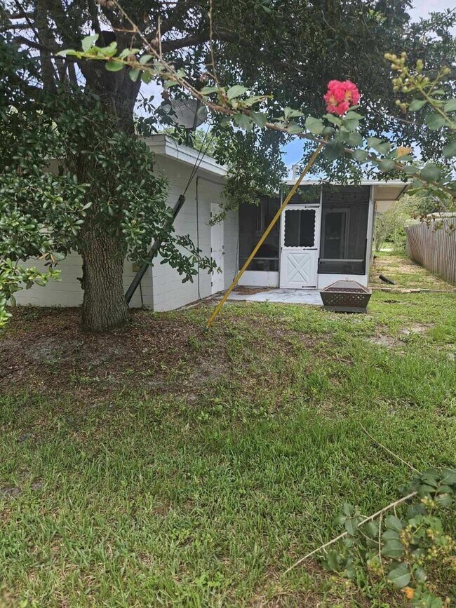 Building Photo - BEAUTIFUL 4 BEDROOM 2 BATH HOME IN THE BEA...