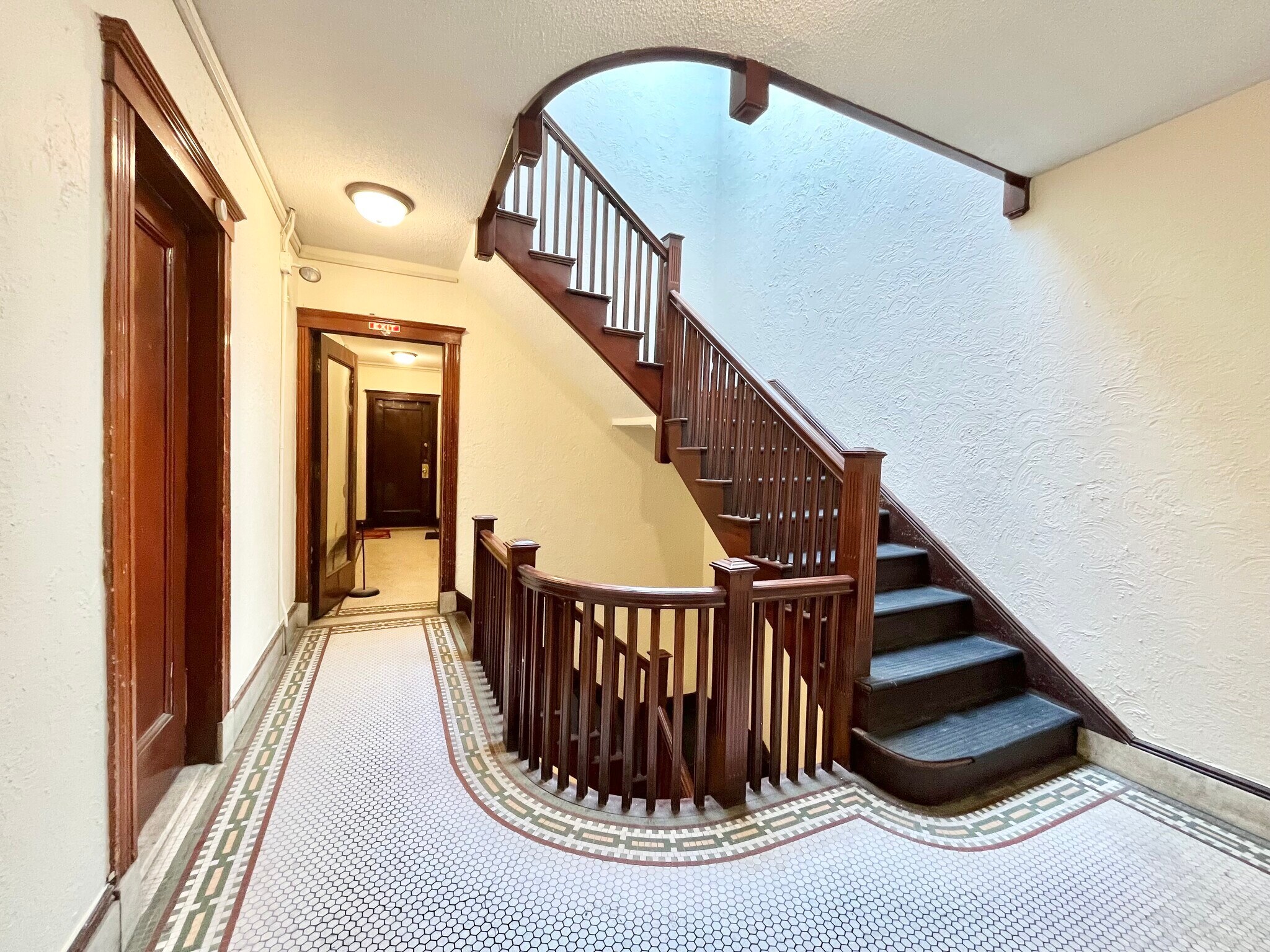 Building Photo - 32 Sidlaw Rd