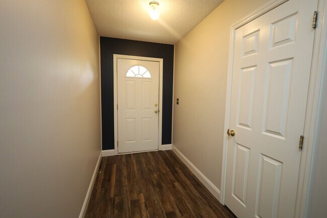 Building Photo - 326 Jennifer Cir