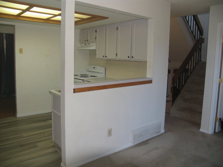 Building Photo - 2228 Palm Dr