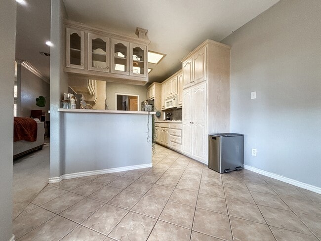 Building Photo - 1751 Loma Verde Dr